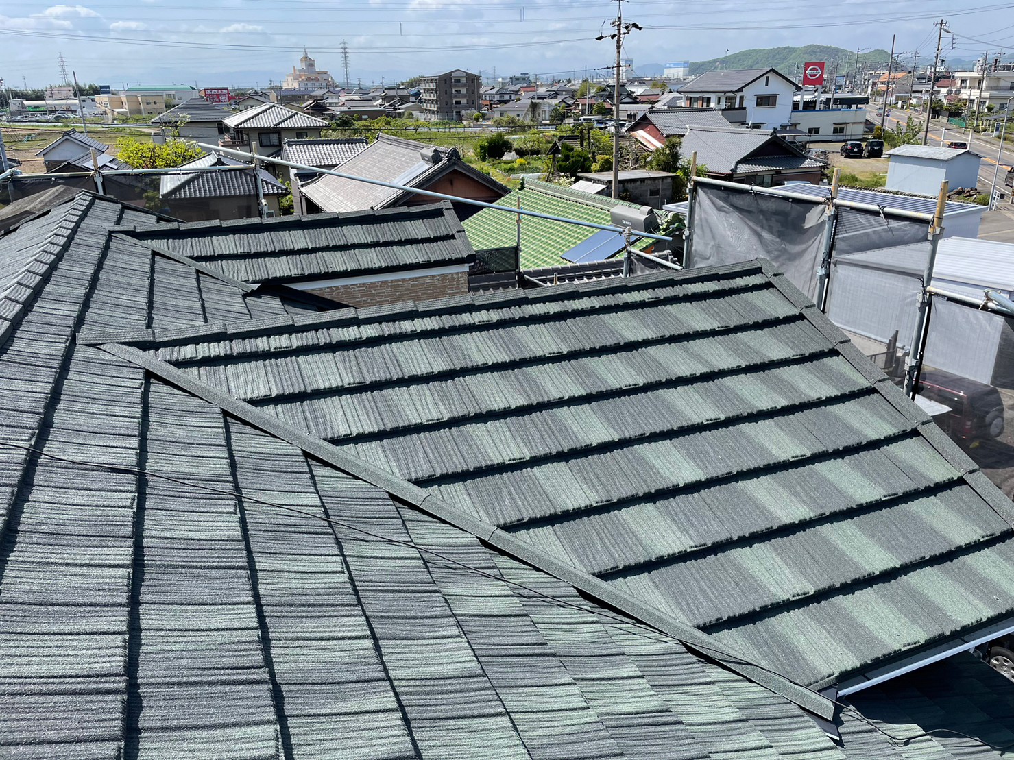 屋根カバー工法（DECRAコロナ）